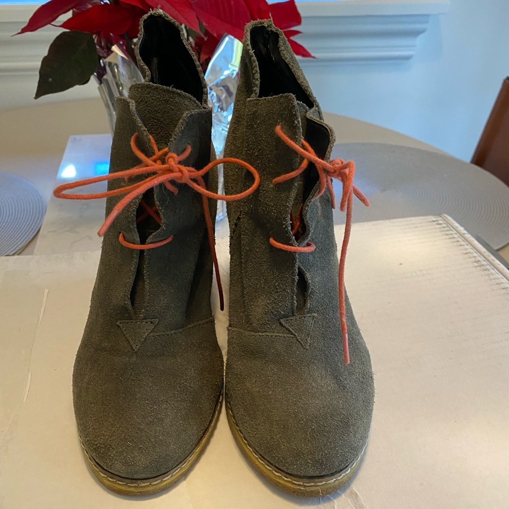 Kelsi Dagger Shoe Boot gray suede